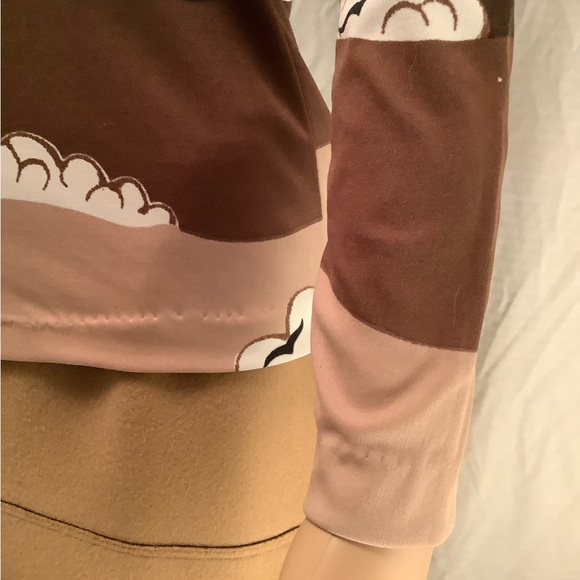 Long Sleeve Graphic Top - Picture 4 of 7